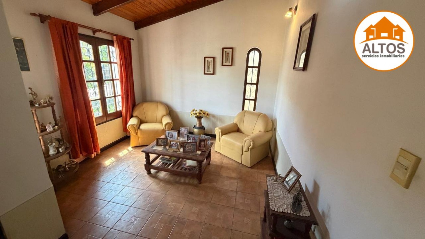 CASA 4 DORM. - 2BÑOS - COCHERA DOBLE - RESIDENCIAL SAN CARLOS - ZONA SUR CORDOBA.