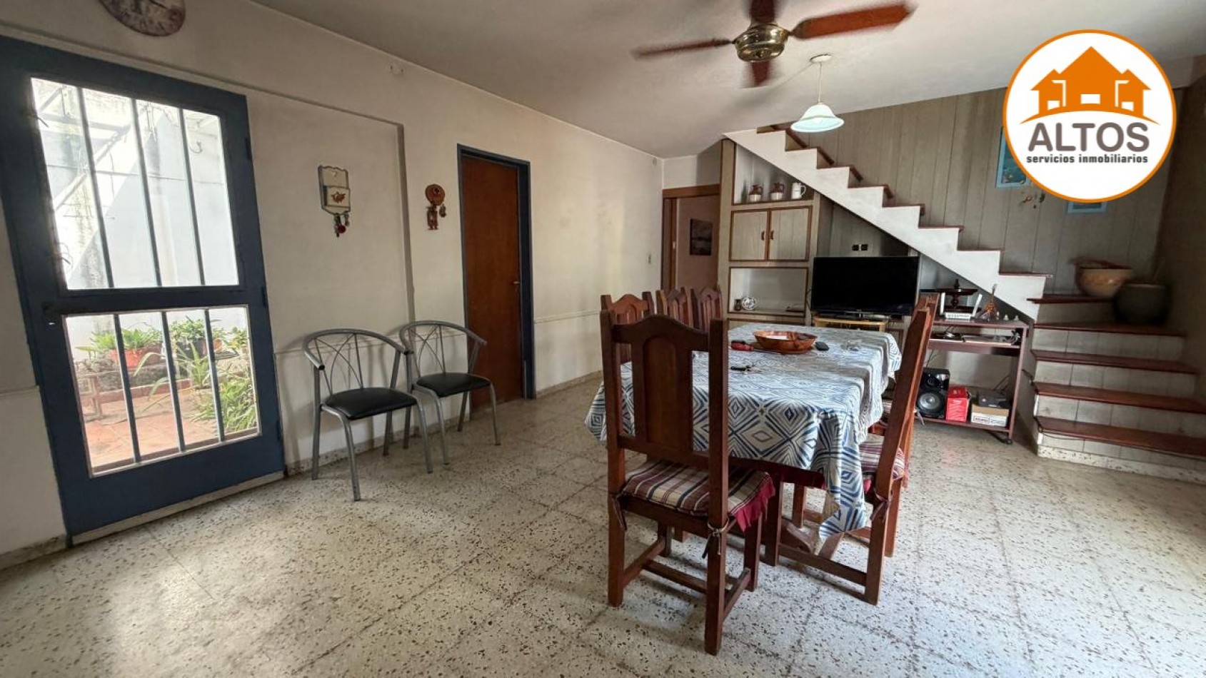 CASA 4 DORM. - 2BÑOS - COCHERA DOBLE - RESIDENCIAL SAN CARLOS - ZONA SUR CORDOBA.