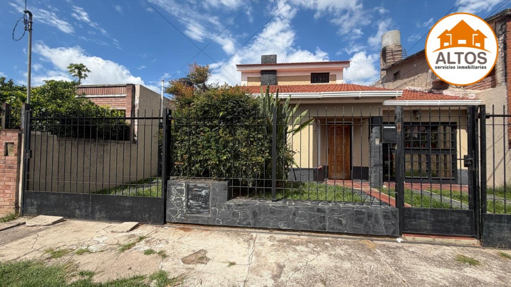 CASA 4 DORM. - 2BÑOS - COCHERA DOBLE - RESIDENCIAL SAN CARLOS - ZONA SUR CORDOBA.