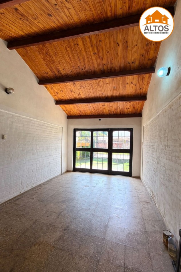 CASA 4 DORM. - 2BÑOS - COCHERA DOBLE - RESIDENCIAL SAN CARLOS - ZONA SUR CORDOBA.