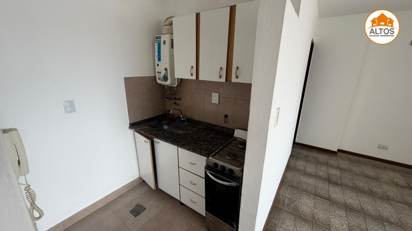 B° CENTRO - RIVADAVIA 150 - GALERIA LA MERCED - MONOAMBIENTE-  ESCRITURA