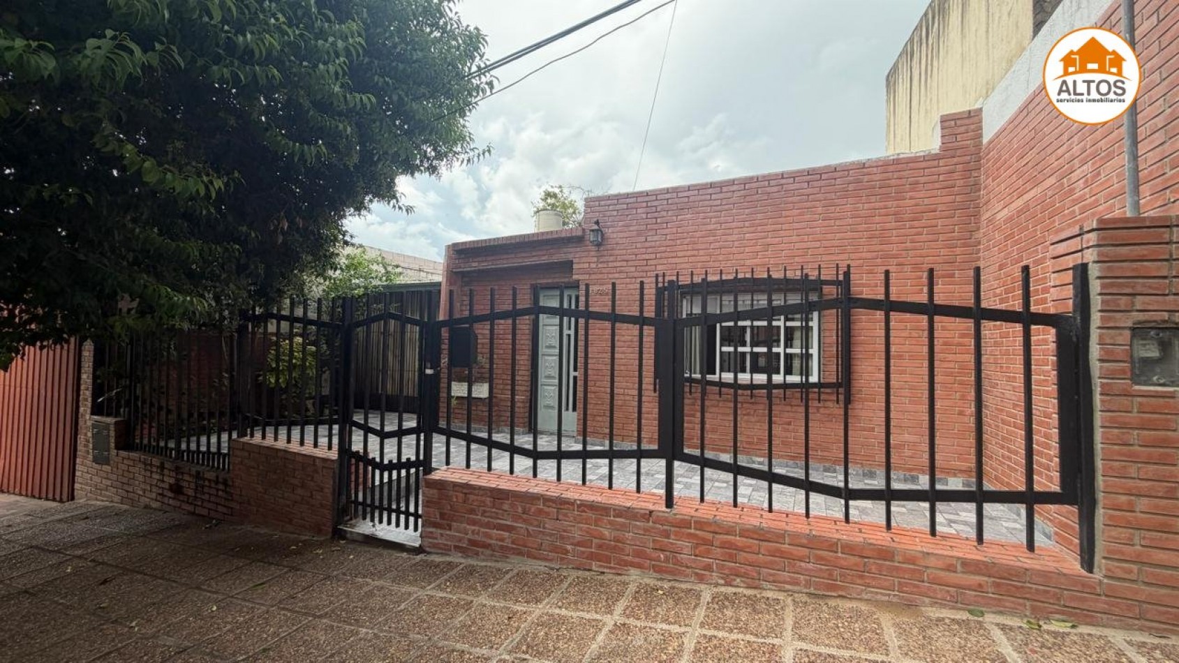 B° SARMIENTO -CASA 2 DORM. - 1BÑO - COCHERA - CORDOBA 