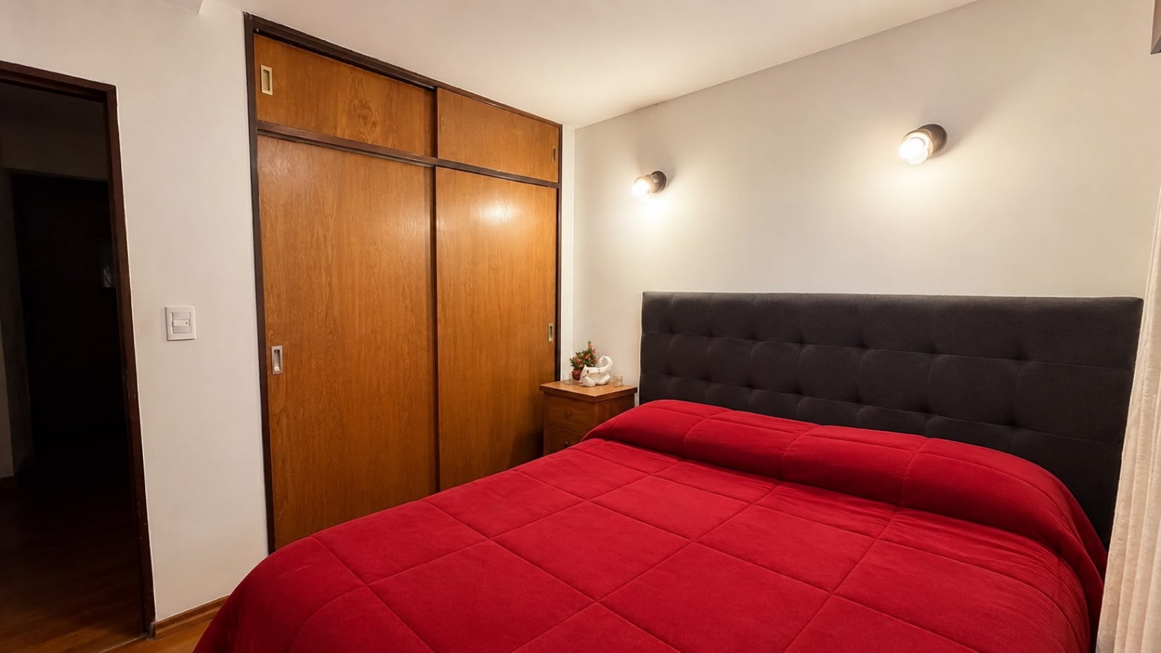 DEPARTAMENTO 3 DORM. - 3 BAÑOS - COCHERA- FRENTE- NUEVA CORDOBA.
