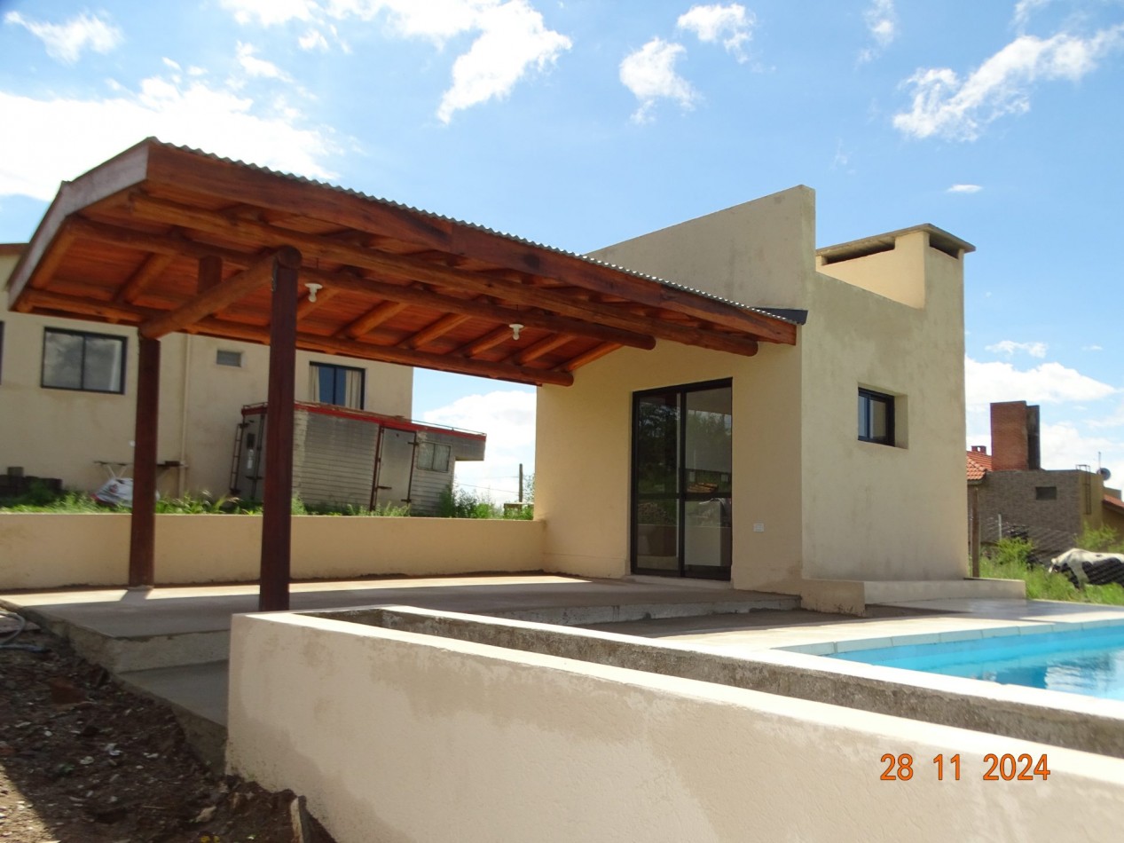 POTRERO DE GARAY-CASA MUY LUMINOSA Y AMPLIA A ESTRENAR-TERRENO 1.224M2-DOS DORMITORIOS-TRES BAÑOS-GALERIA-QUINCHO-PILETA-CORDOBA-ESCRITURA