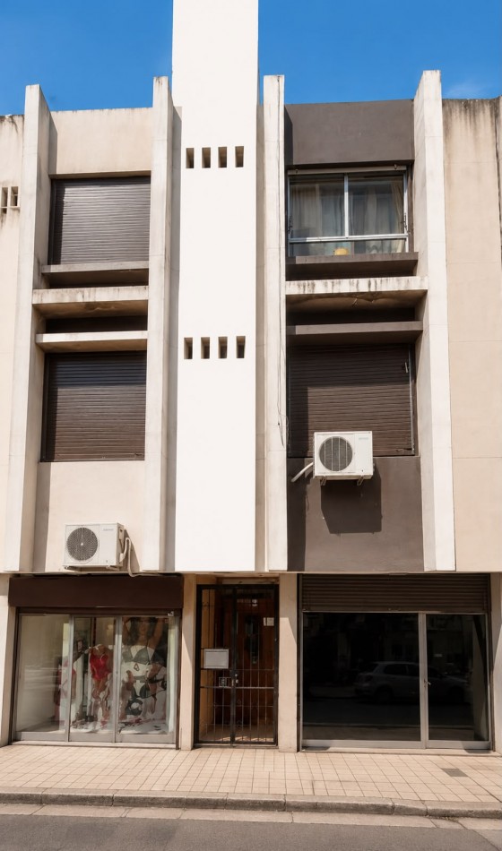 B° CENTRO - RIVERA INDARTE N°406 - MONOAMBIENTE - PISO 2 - C/RENTA - ESCRITURA