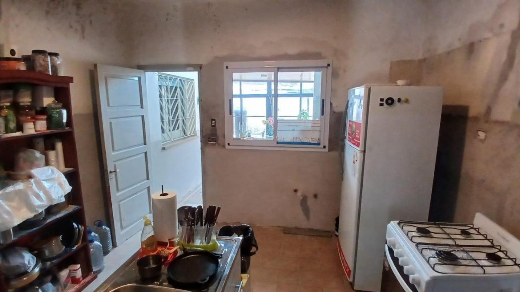 IDEAL INVERSOR - CASA A RECICLAR 3 DORM. GARAJE DOBLE - PATIO - A MTS DE AV. ARMADA ARGENTINA