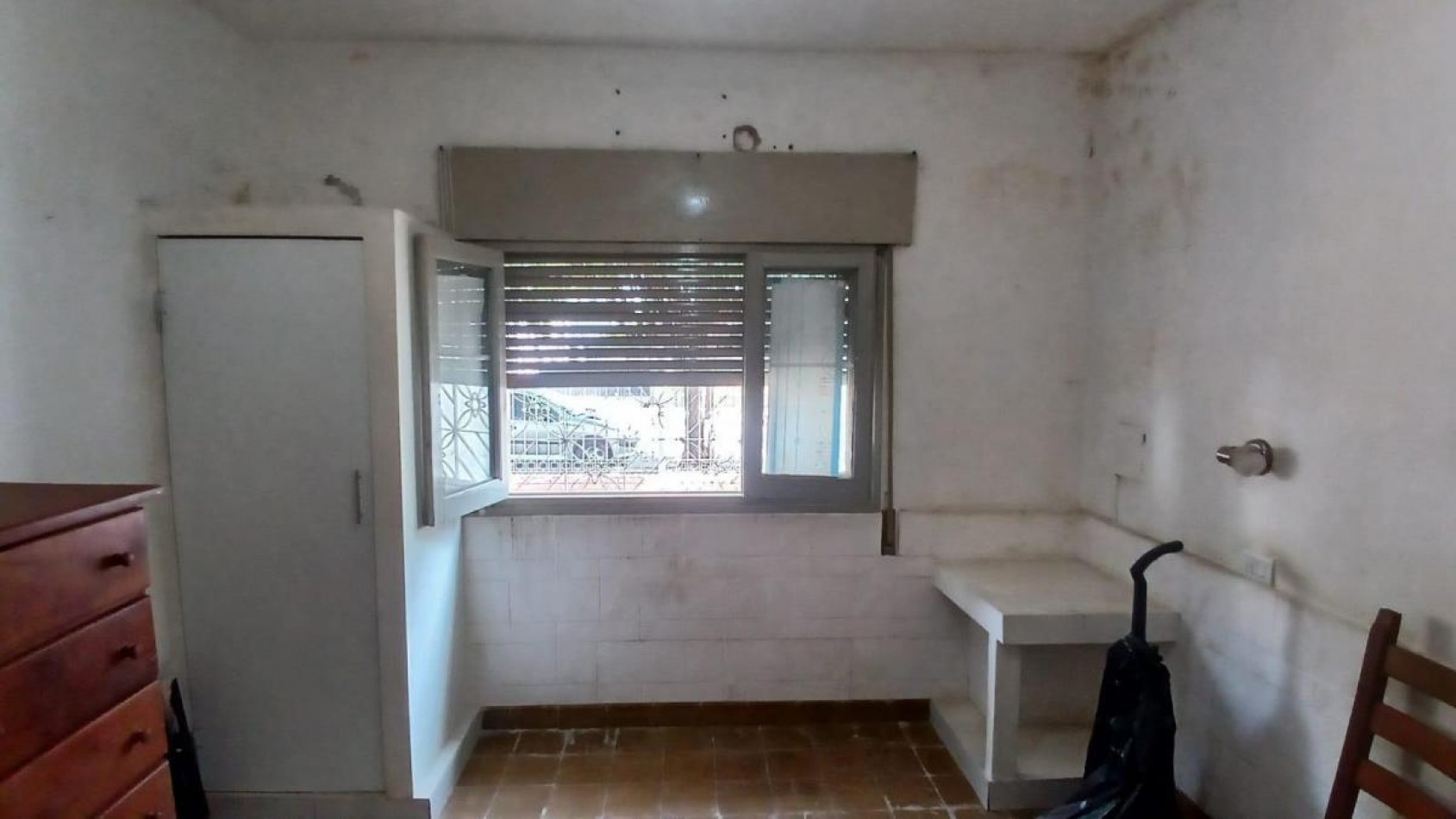IDEAL INVERSOR - CASA A RECICLAR 3 DORM. GARAJE DOBLE - PATIO - A MTS DE AV. ARMADA ARGENTINA