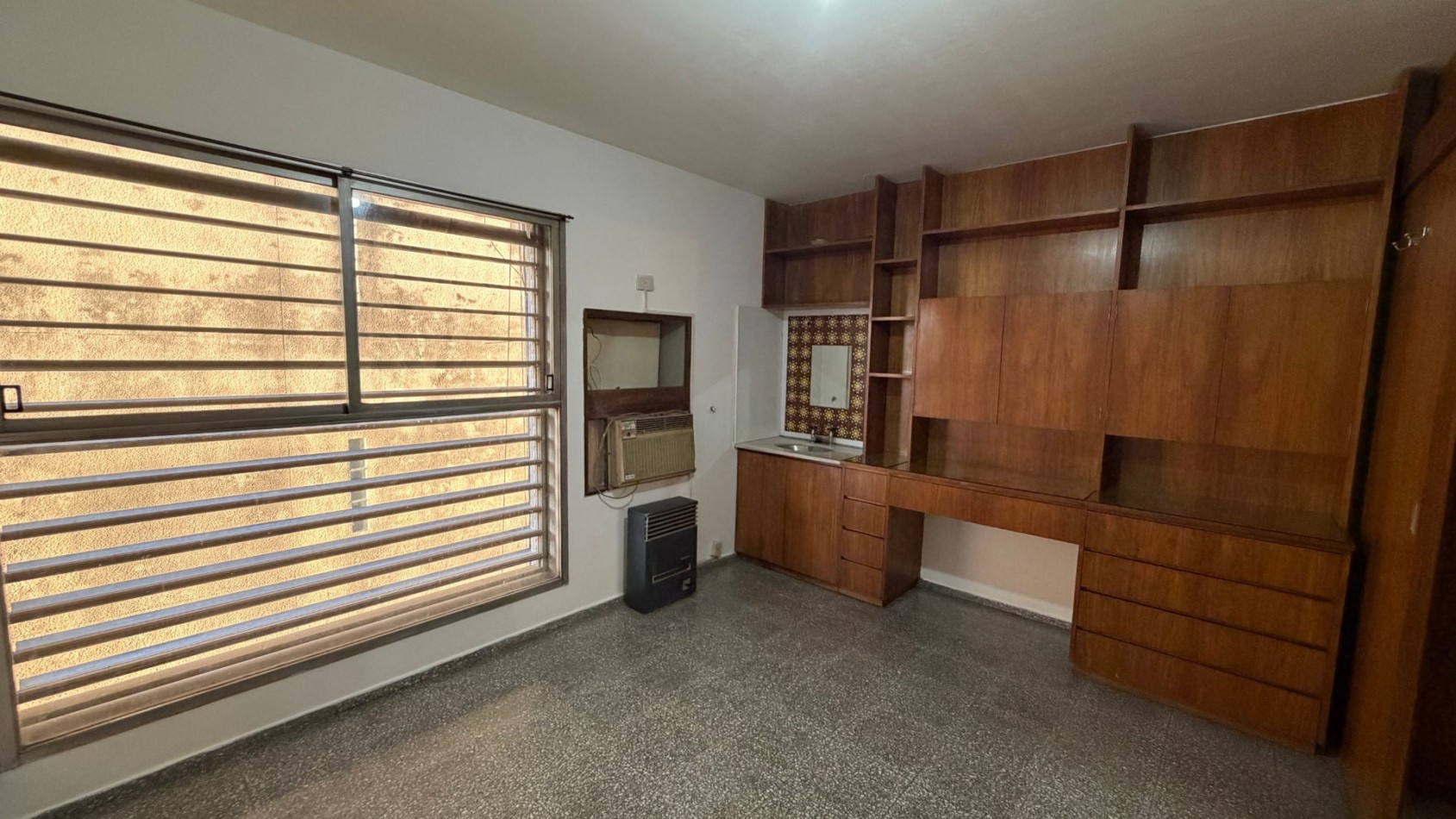 AV. GENERAL PAZ 81 - PISO 8 - 1 DORM - ESCRITURA