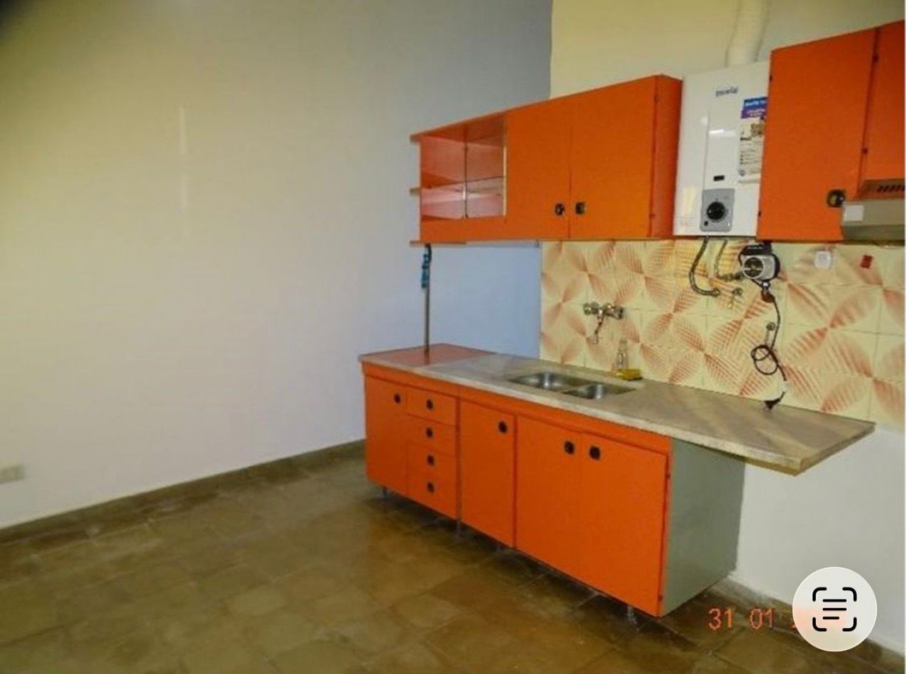 CASA CON BUENA RENTA - TRES DORMITORIOS + COHERA + PATIO. BARRIO INAUDI, CORDOBA