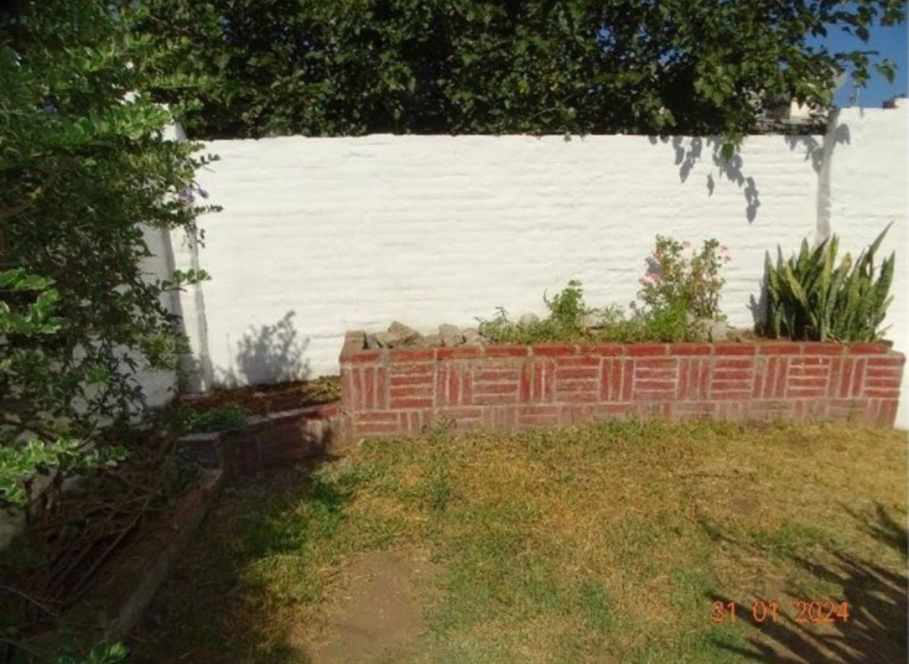 CASA CON BUENA RENTA - TRES DORMITORIOS + COHERA + PATIO. BARRIO INAUDI, CORDOBA