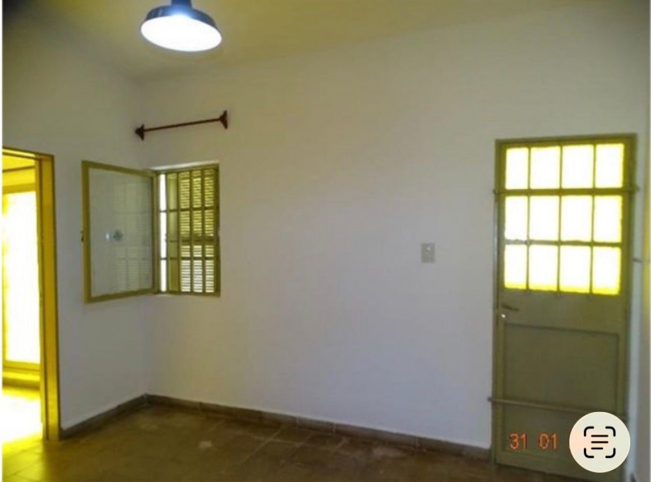 CASA CON BUENA RENTA - TRES DORMITORIOS + COHERA + PATIO. BARRIO INAUDI, CORDOBA