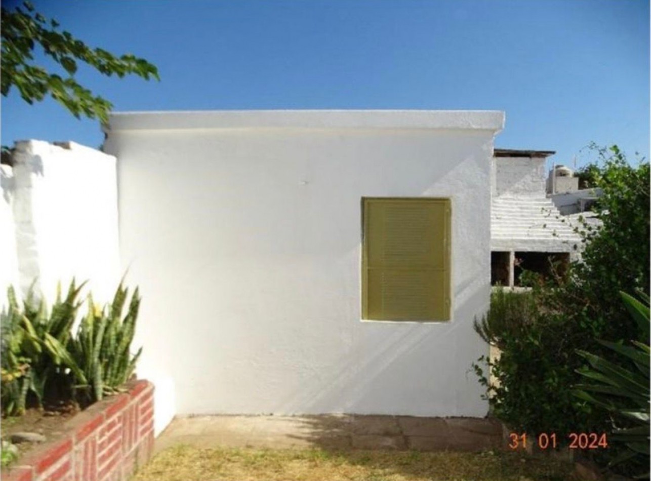 CASA CON BUENA RENTA - TRES DORMITORIOS + COHERA + PATIO. BARRIO INAUDI, CORDOBA