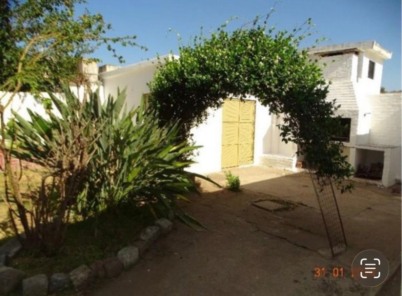CASA CON BUENA RENTA - TRES DORMITORIOS + COHERA + PATIO. BARRIO INAUDI, CORDOBA