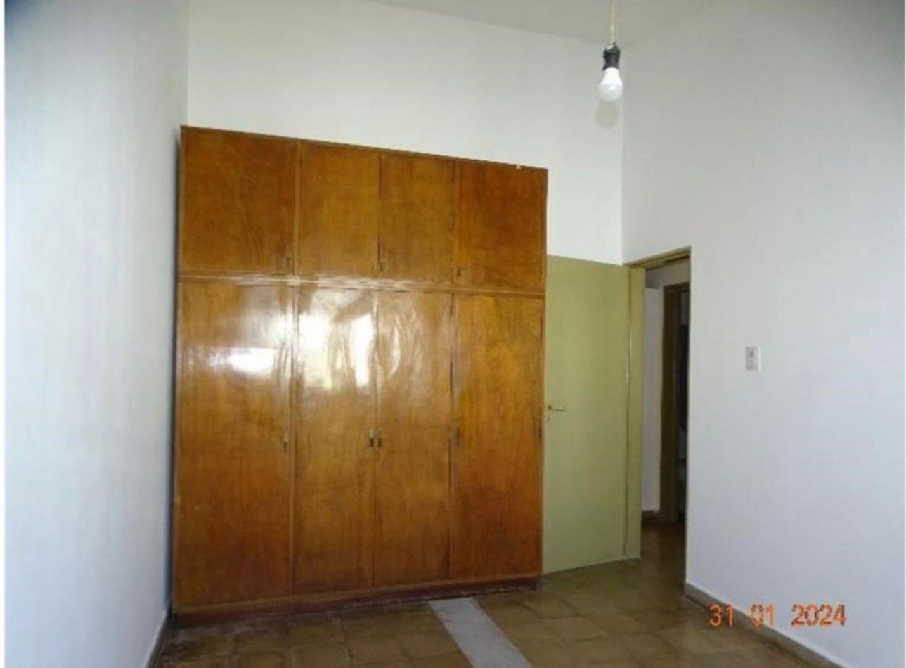 CASA CON BUENA RENTA - TRES DORMITORIOS + COHERA + PATIO. BARRIO INAUDI, CORDOBA