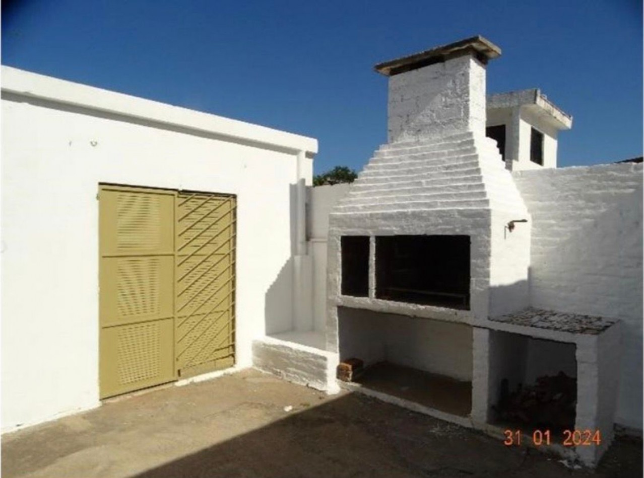 CASA CON BUENA RENTA - TRES DORMITORIOS + COHERA + PATIO. BARRIO INAUDI, CORDOBA