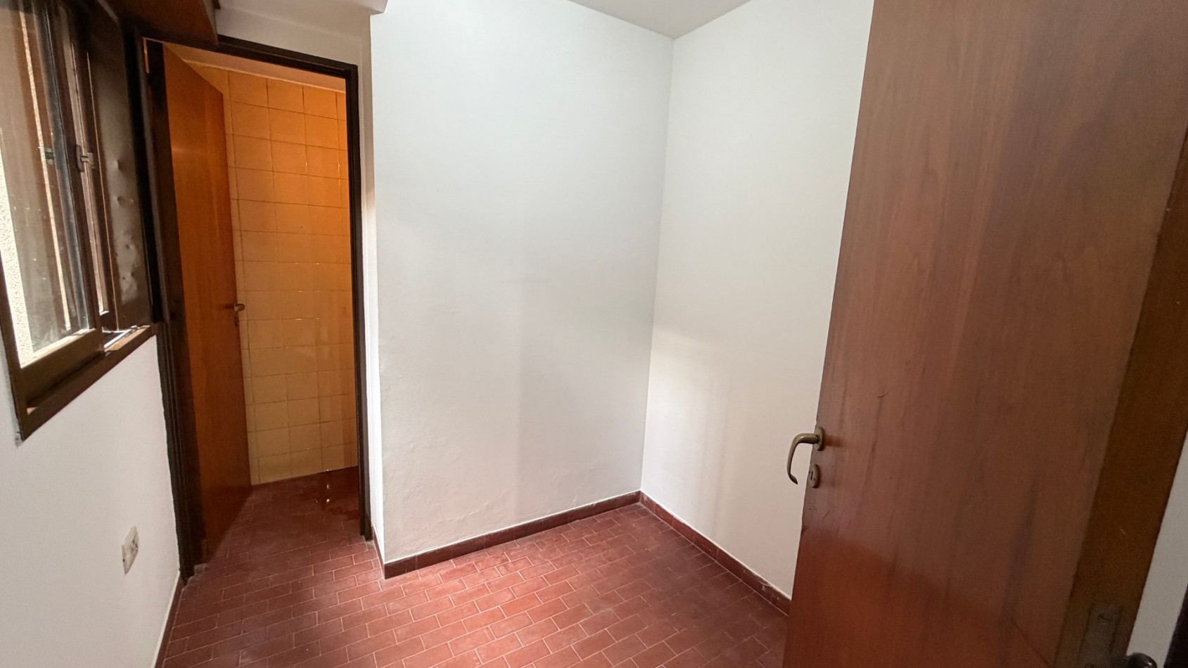 DEPARTAMENTO 3 DORM. - 3 BAÑOS - COCHERA- FRENTE- NUEVA CORDOBA.
