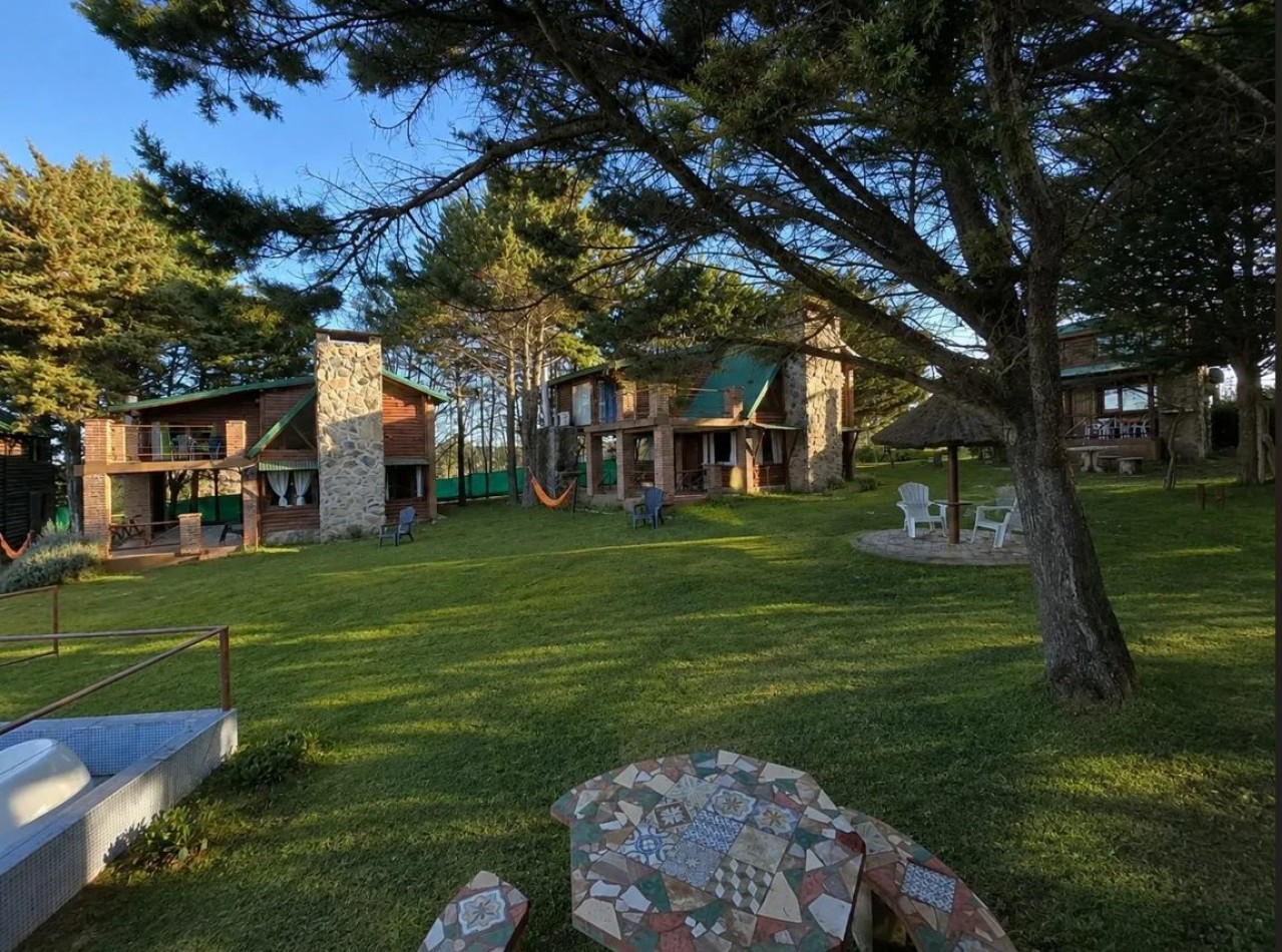 POTRERO DE GARAY-COMPLEJO DE CABAÑAS SOBRE AV LAS MALVINAS-A METROS DEL LAGO LOS MOLINOS-SIETE CABAÑAS- DOS MONOAMBIENTES-QUINCHO-PILETA- SALON USOS MULTIPLES-CANCHAS DE PADEL - CORDOBA - ESCRITURA