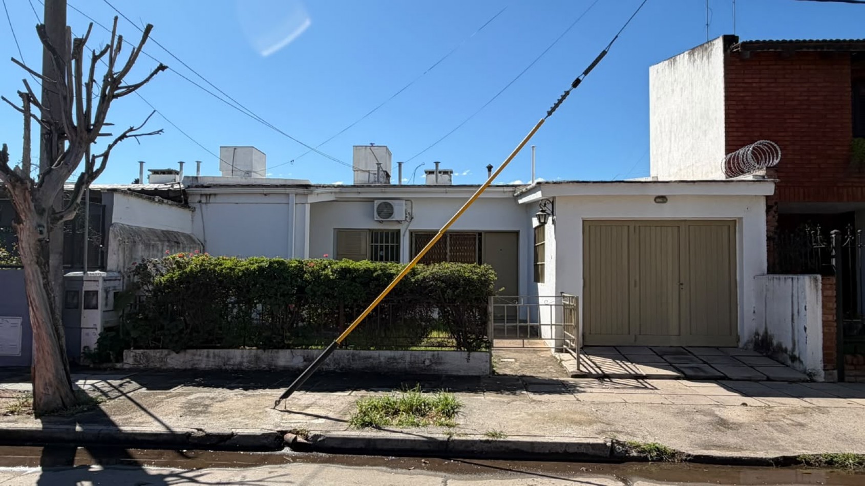 CASA CON BUENA RENTA - TRES DORMITORIOS + COHERA + PATIO. BARRIO INAUDI, CORDOBA