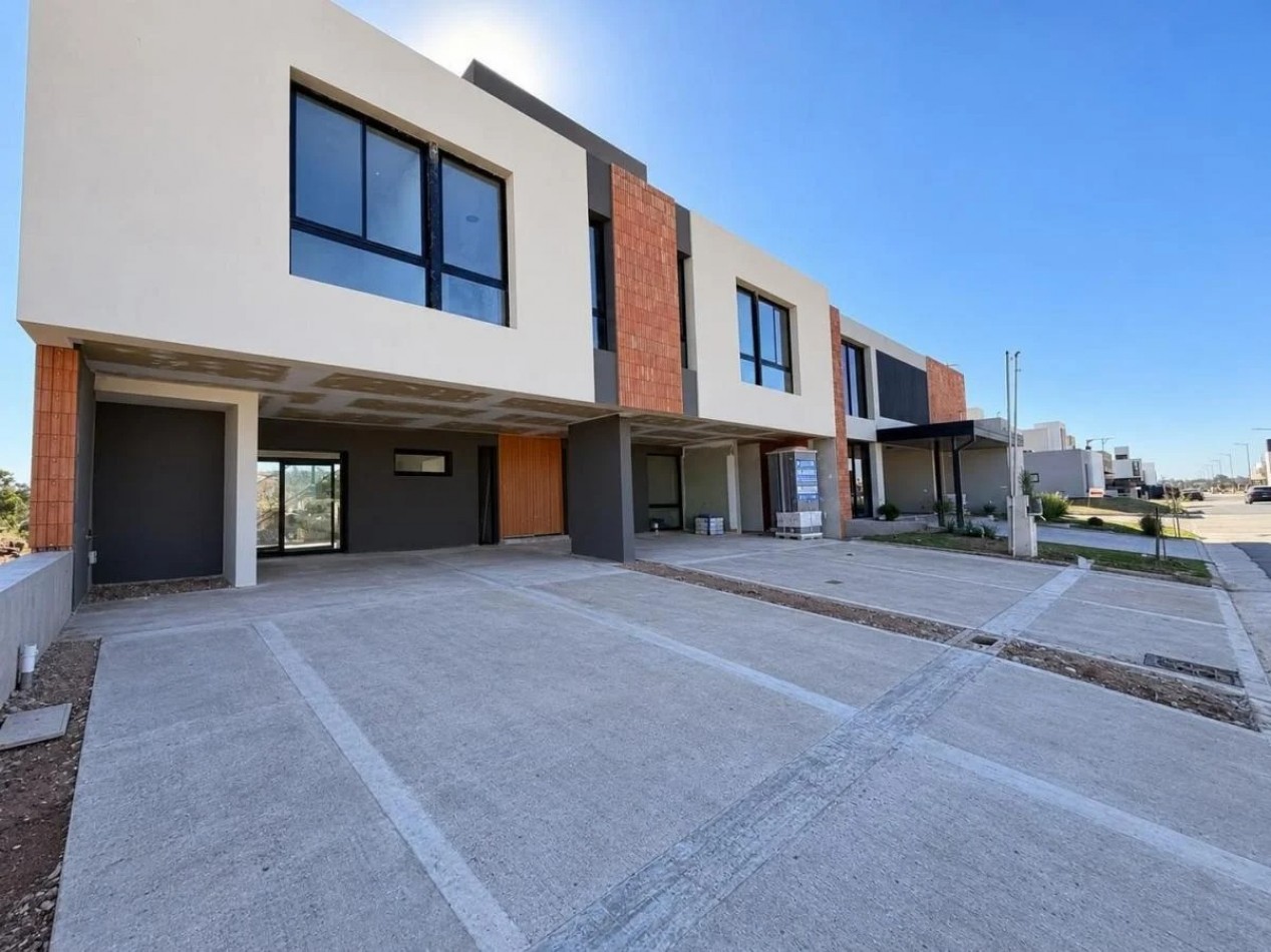 DUPLEX A ESTRENAR EN VENTA DE 140 M² - 2 DORMITORIOS + ESTUDIO - SUITE CON VESTIDOR - COCHERA DOBLE