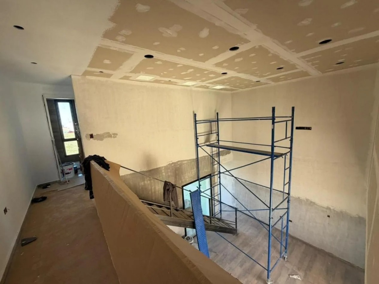 DUPLEX A ESTRENAR EN VENTA DE 140 M² - 2 DORMITORIOS + ESTUDIO - SUITE CON VESTIDOR - COCHERA DOBLE