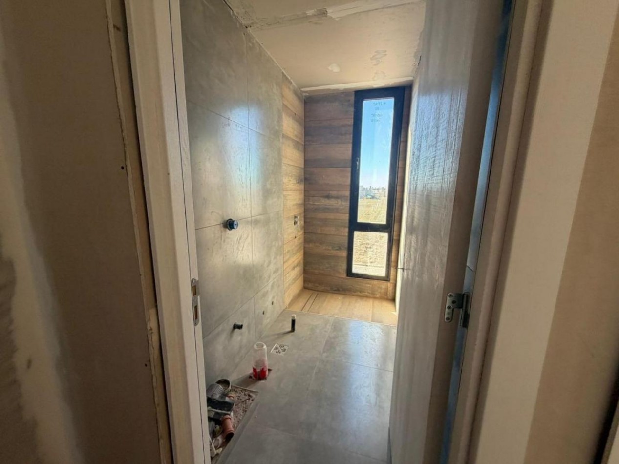 DUPLEX A ESTRENAR EN VENTA DE 140 M² - 2 DORMITORIOS + ESTUDIO - SUITE CON VESTIDOR - COCHERA DOBLE