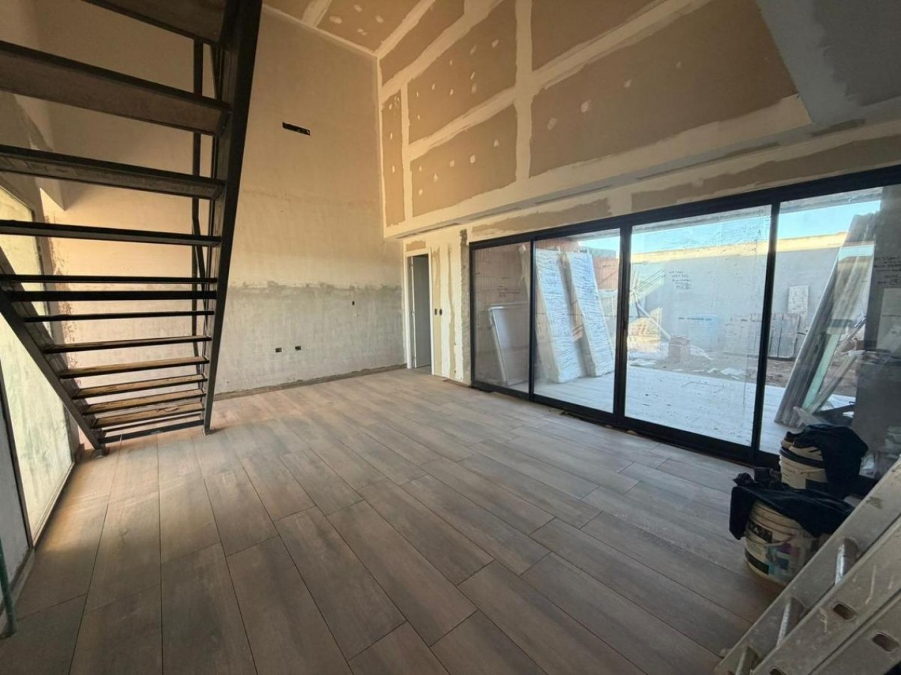 DUPLEX A ESTRENAR EN VENTA DE 140 M² - 2 DORMITORIOS + ESTUDIO - SUITE CON VESTIDOR - COCHERA DOBLE