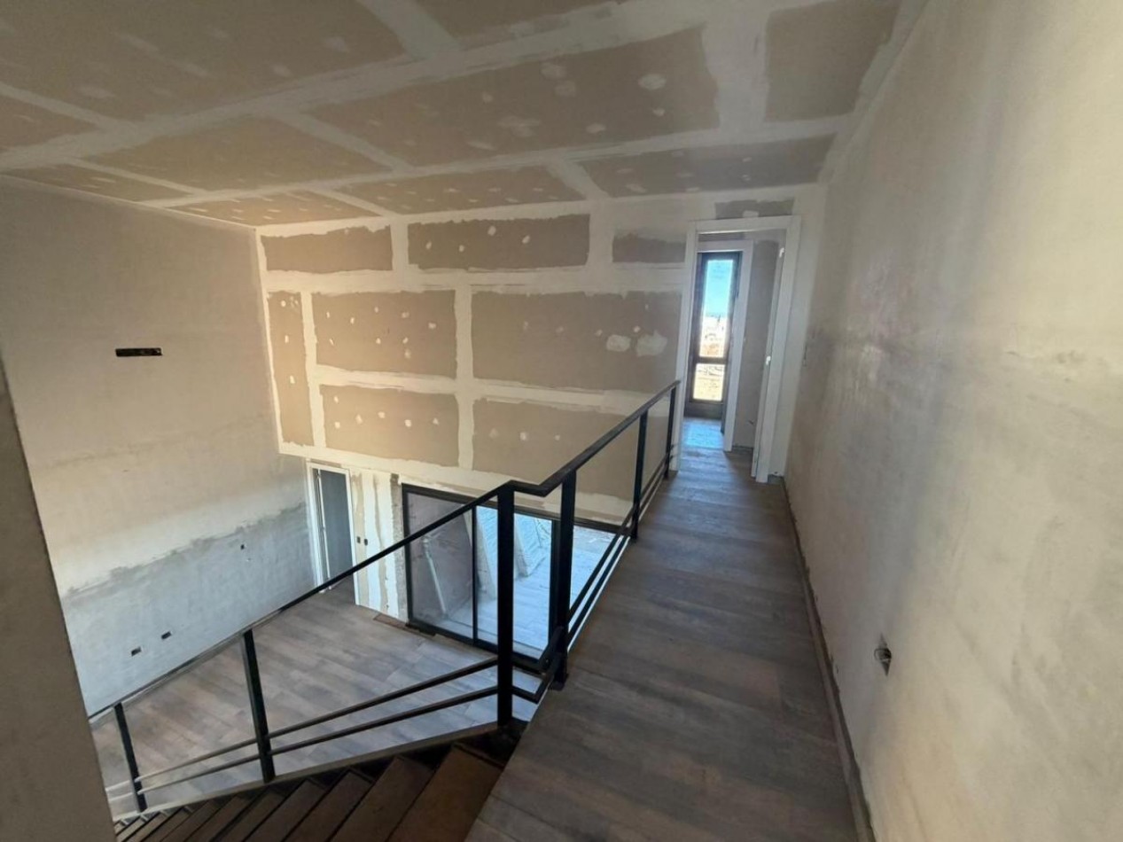 DUPLEX A ESTRENAR EN VENTA DE 140 M² - 2 DORMITORIOS + ESTUDIO - SUITE CON VESTIDOR - COCHERA DOBLE