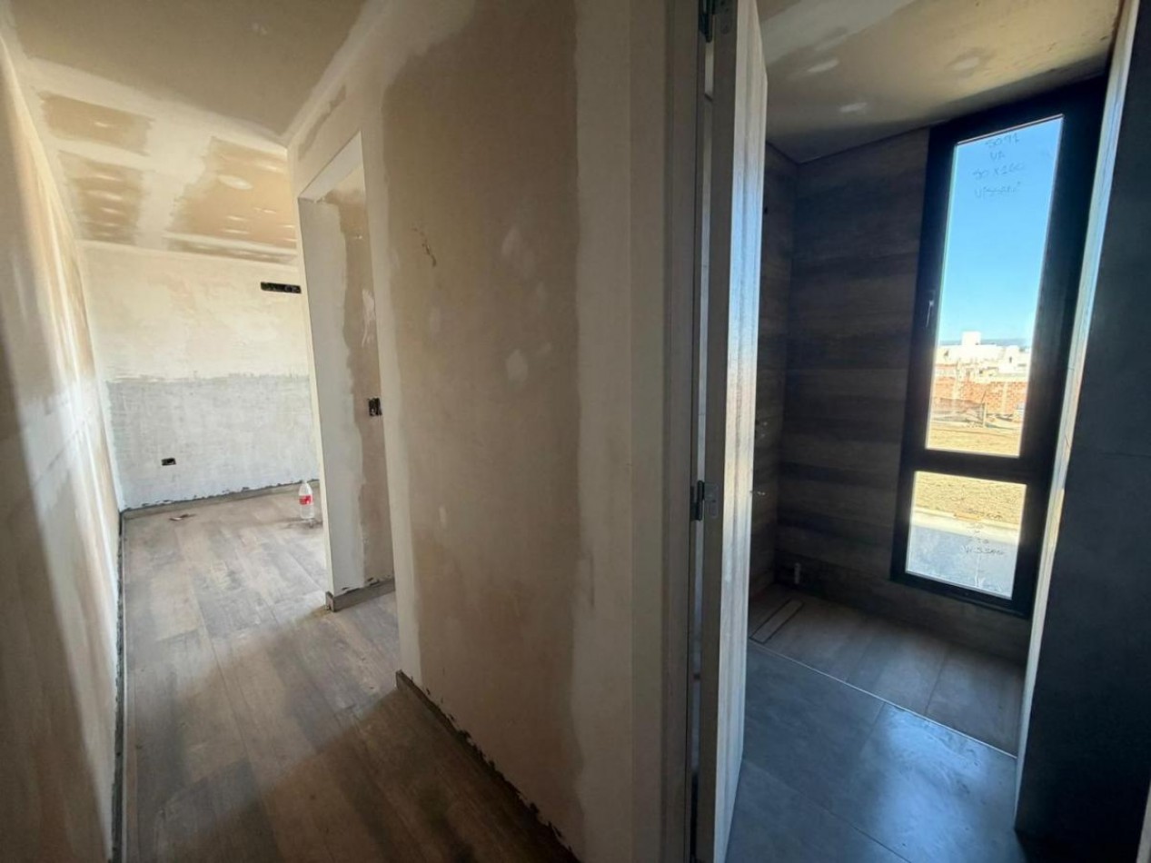 DUPLEX A ESTRENAR EN VENTA DE 140 M² - 2 DORMITORIOS + ESTUDIO - SUITE CON VESTIDOR - COCHERA DOBLE