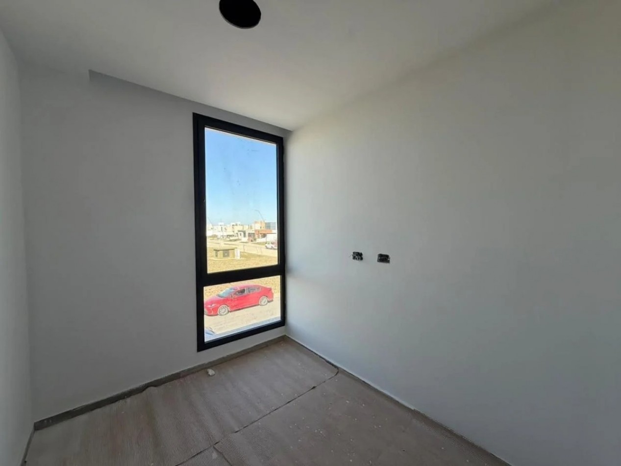 DUPLEX A ESTRENAR EN VENTA DE 140 M² - 2 DORMITORIOS + ESTUDIO - SUITE CON VESTIDOR - COCHERA DOBLE