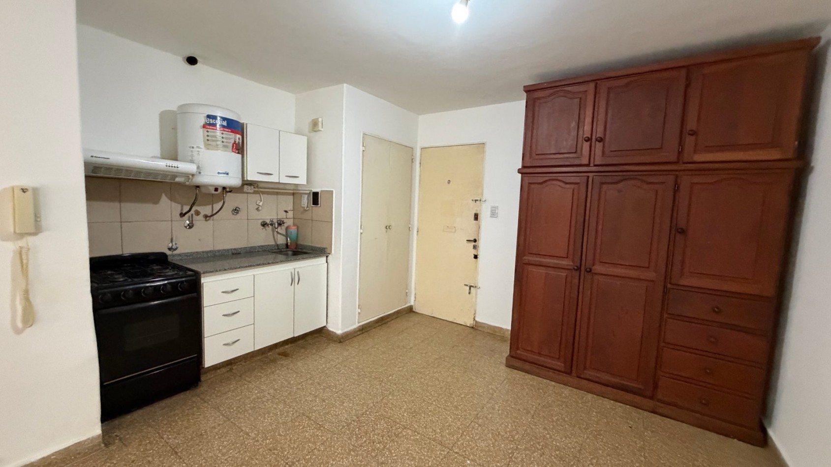B° CENTRO - RIVERA INDARTE N°406 - MONOAMBIENTE - PISO 2 - C/RENTA - ESCRITURA