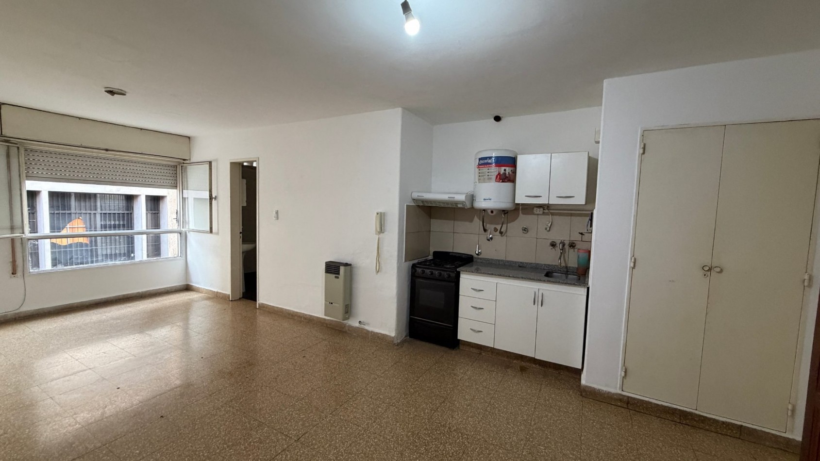 B° CENTRO - RIVERA INDARTE N°406 - MONOAMBIENTE - PISO 2 - C/RENTA - ESCRITURA