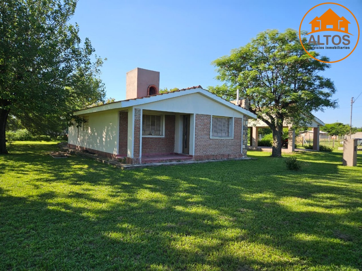 BARRIO LOS TALAS-SAN ISIDRO EN VILLA ANISACATE-CASA EN PLANTA BAJA ESQUINA, QUINCHO. TERRENO DE 1.800m2 -CORDOBA-ESCRITURA