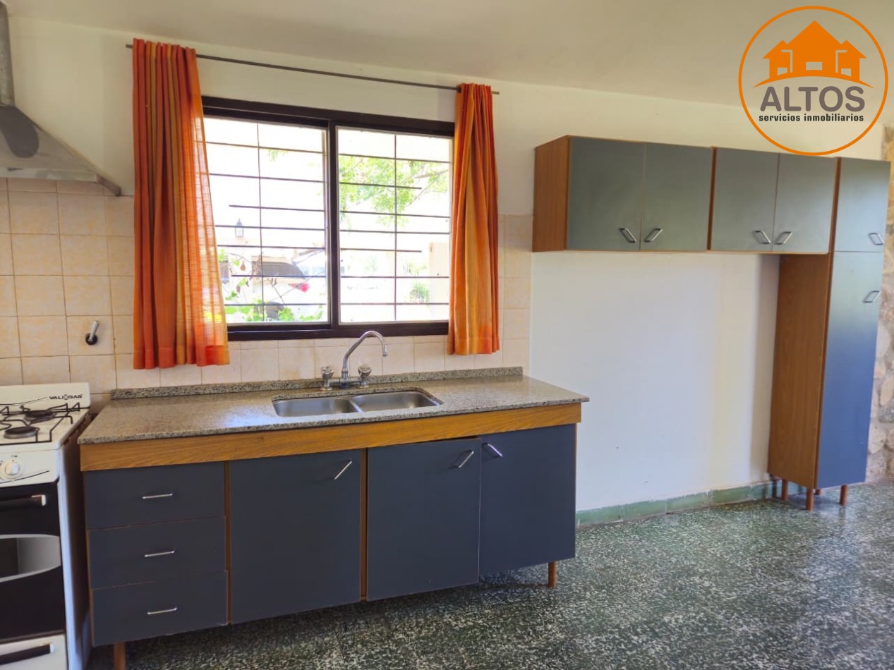 BARRIO LOS TALAS-SAN ISIDRO EN VILLA ANISACATE-CASA EN PLANTA BAJA ESQUINA, QUINCHO. TERRENO DE 1.800m2 -CORDOBA-ESCRITURA
