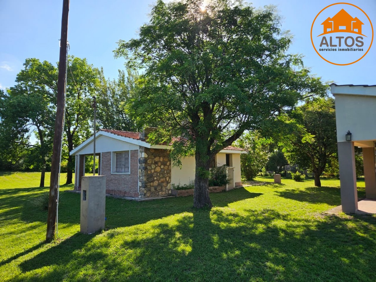 BARRIO LOS TALAS-SAN ISIDRO EN VILLA ANISACATE-CASA EN PLANTA BAJA ESQUINA, QUINCHO. TERRENO DE 1.800m2 -CORDOBA-ESCRITURA