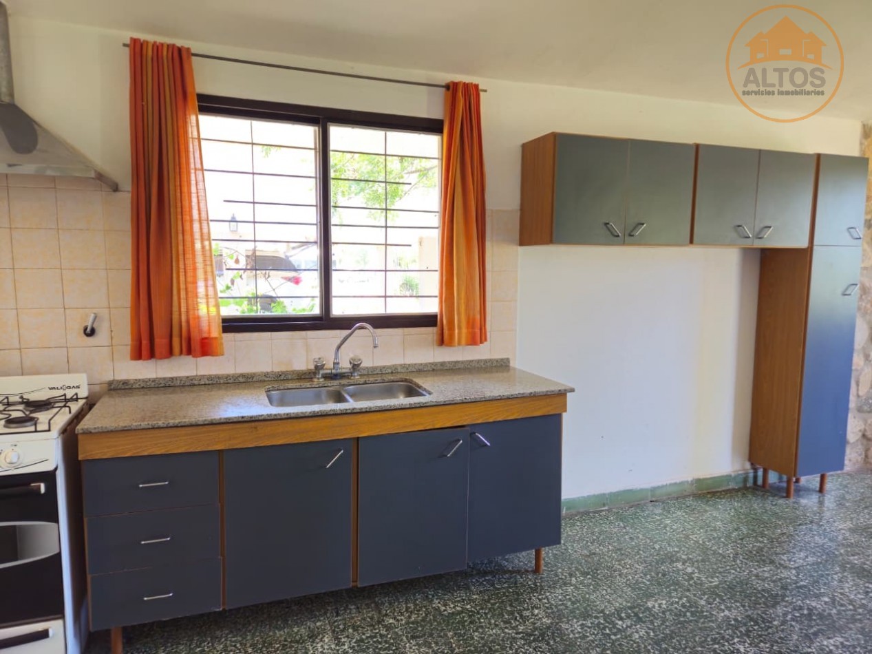 BARRIO LOS TALAS-SAN ISIDRO EN VILLA ANISACATE-CASA EN PLANTA BAJA ESQUINA, QUINCHO. TERRENO DE 1.800m2 -CORDOBA-ESCRITURA