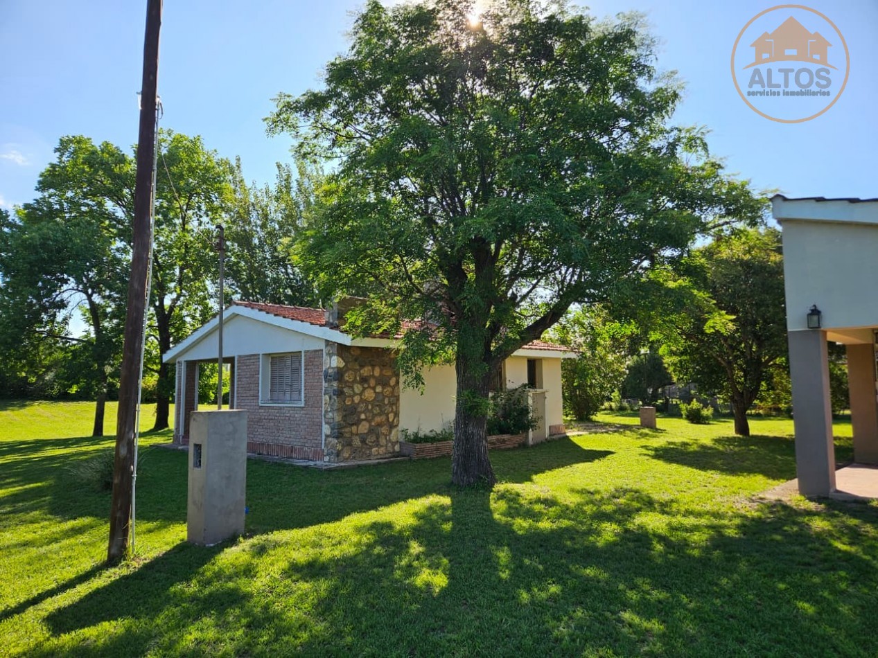 BARRIO LOS TALAS-SAN ISIDRO EN VILLA ANISACATE-CASA EN PLANTA BAJA ESQUINA, QUINCHO. TERRENO DE 1.800m2 -CORDOBA-ESCRITURA