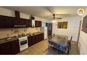 CASA 3 DORM. COCHERA.PATIO. DESOCUPADA. ESCRITURA. BARRIO EMPALME