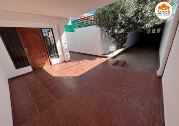VENTA CASA 3 DORM. COCHERA DOBLE. BARRIO MAIPU