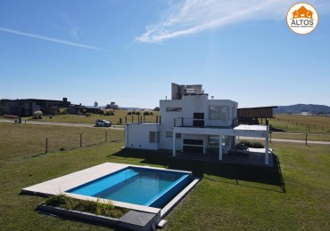 CASA TRES DORMITORIOS EN COUNTRY PUERTO DEL AGUILA-AMOBLADA-POTRERO DE GARAY-CORDOBA