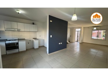 ALQ. DUPLEX CATEGORIA 3 DORM. PATIO. COCHERA. B° JARDINES DEL VALLE. NUEVO URCA. 