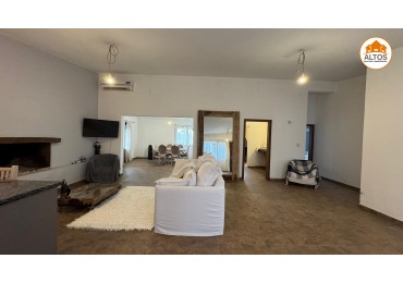 CASA QUINTA APTO USO COMERCIAL - TERRENO ESQ  5.000M2 - SUP CUBIERTA 615M2 - ESCRITURA - AV. VALPARAISO AL 7.000 