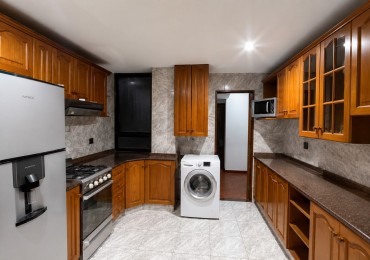 DEPARTAMENTO 3 DORM. - 3 BAÑOS - COCHERA- FRENTE- NUEVA CORDOBA.