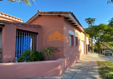 APTO CREDITO-CASA ESQ. 2 DORM. COCHERA. PATIO. B° YAPEYU. CORDOBA. ESCRITURA