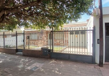 IDEAL INVERSOR - CASA A RECICLAR 3 DORM. GARAJE DOBLE - PATIO - A MTS DE AV. ARMADA ARGENTINA