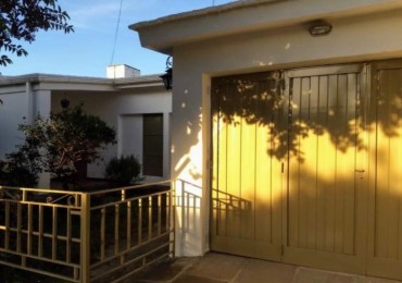 CASA CON BUENA RENTA - TRES DORMITORIOS + COHERA + PATIO. BARRIO INAUDI, CORDOBA