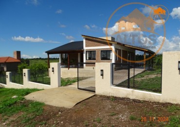 POTRERO DE GARAY-CASA MUY LUMINOSA Y AMPLIA A ESTRENAR-TERRENO 1.224M2-DOS DORMITORIOS-TRES BAÑOS-GALERIA-QUINCHO-PILETA-CORDOBA-ESCRITURA